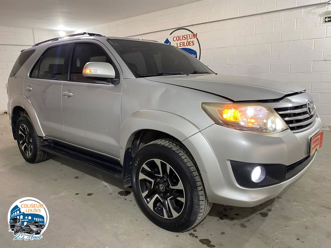 LOTE 018 - Hilux SW4 SR 2.7 16V VVT-i  2013