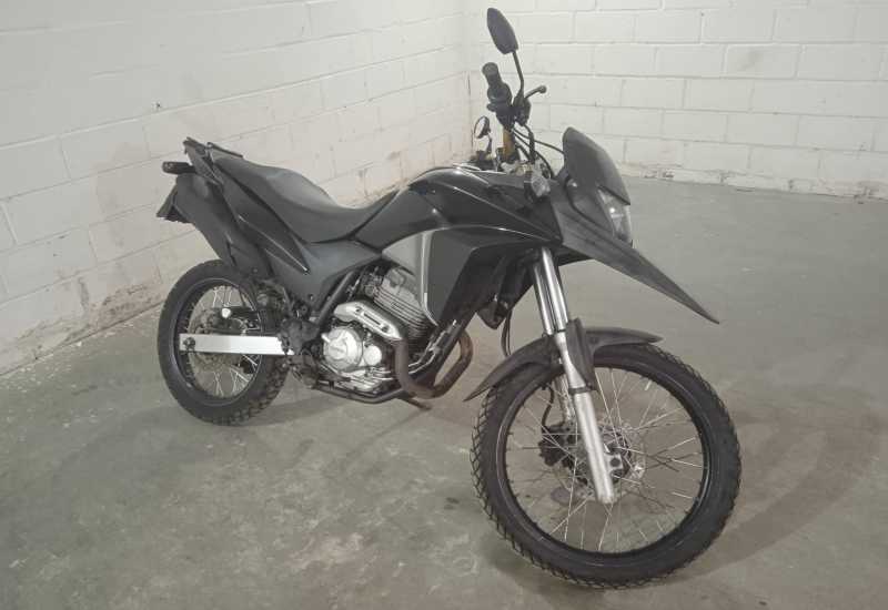 LOTE 003 - XRE 300 2013
