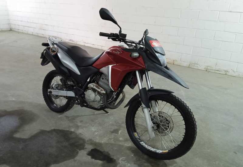 LOTE 013 - XRE 300 2015