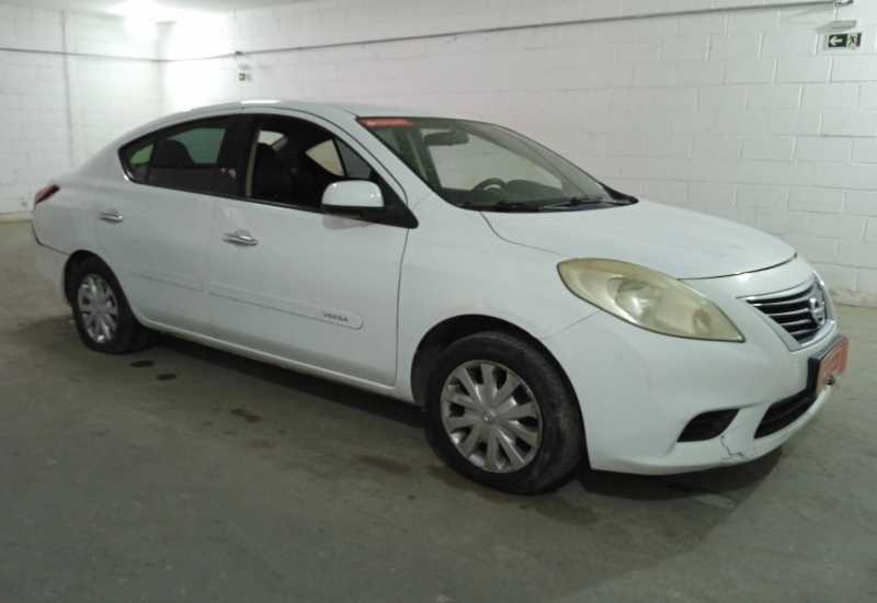 LOTE 038 -  Versa SV 1.6 16V 2014